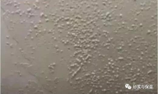 膩子表面起泡。